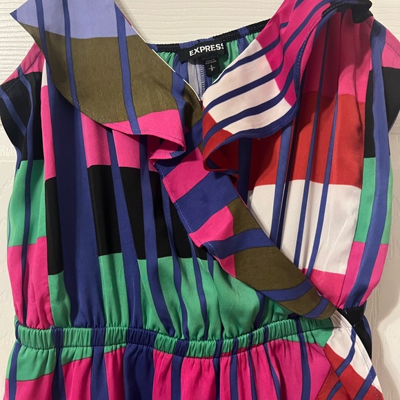EXPRESS WOMEN CASUAL
RUFFLES OVERLAP MINI DRESS SIZE SMALL - Picture 5 of 7